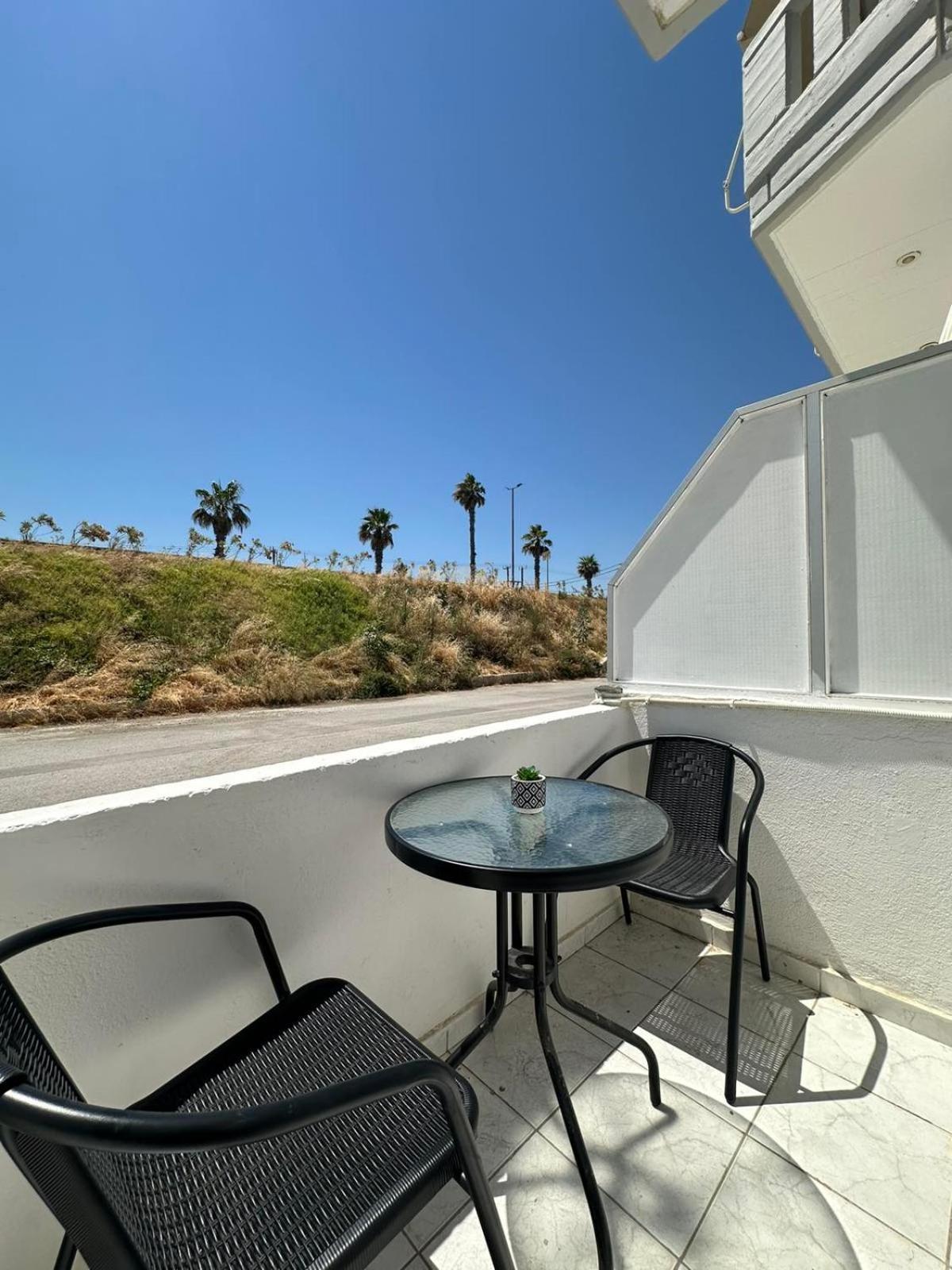 Joseph Seaside Apartment Heraklion  Bagian luar foto